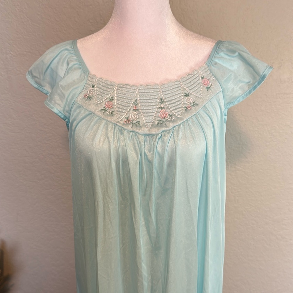 KATZ  VINTAGE  LONG BABY BLUE NIGHT GOWEN